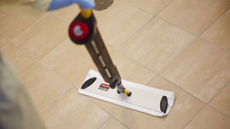 Rubbermaid HYGEN Pulse Microfiber Mop Kit