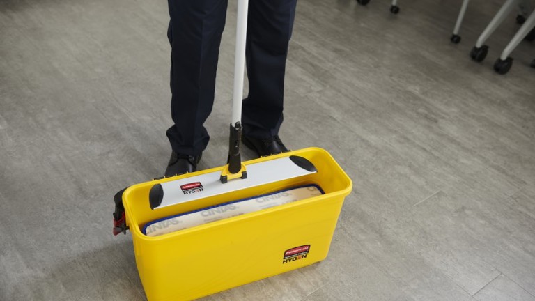 Rubbermaid Commercial Hygen Charging Bucket